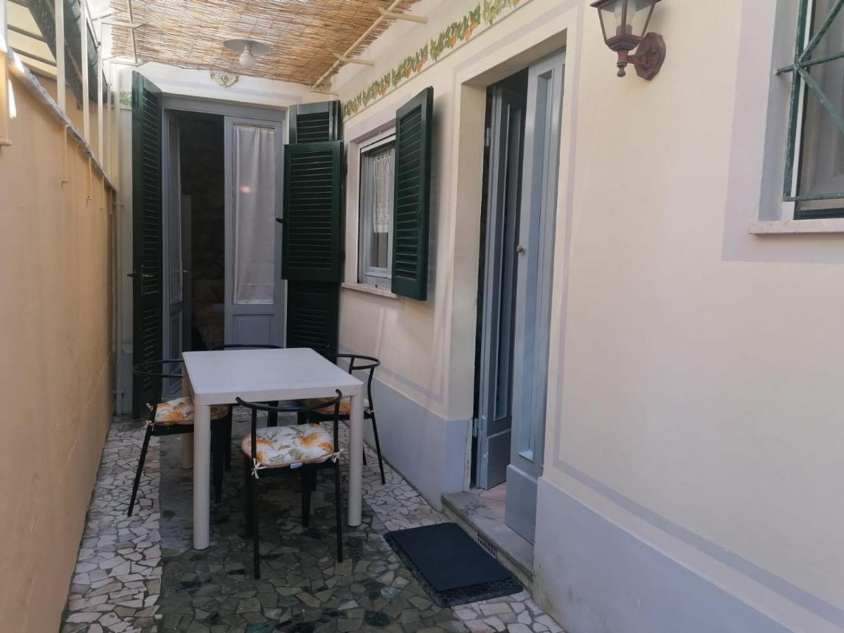 La Casina Giramondo Di Ele เวียเรจโจ ภายนอก รูปภาพ