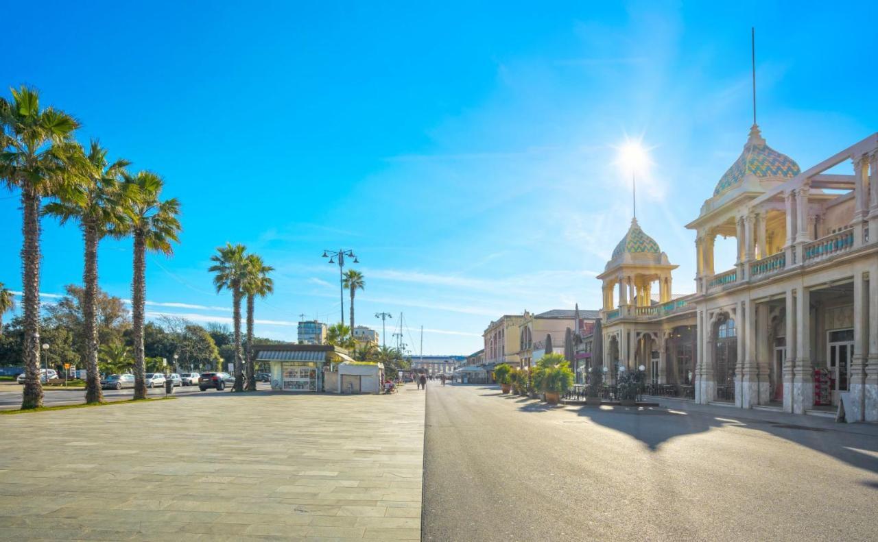 La Casina Giramondo Di Ele เวียเรจโจ ภายนอก รูปภาพ